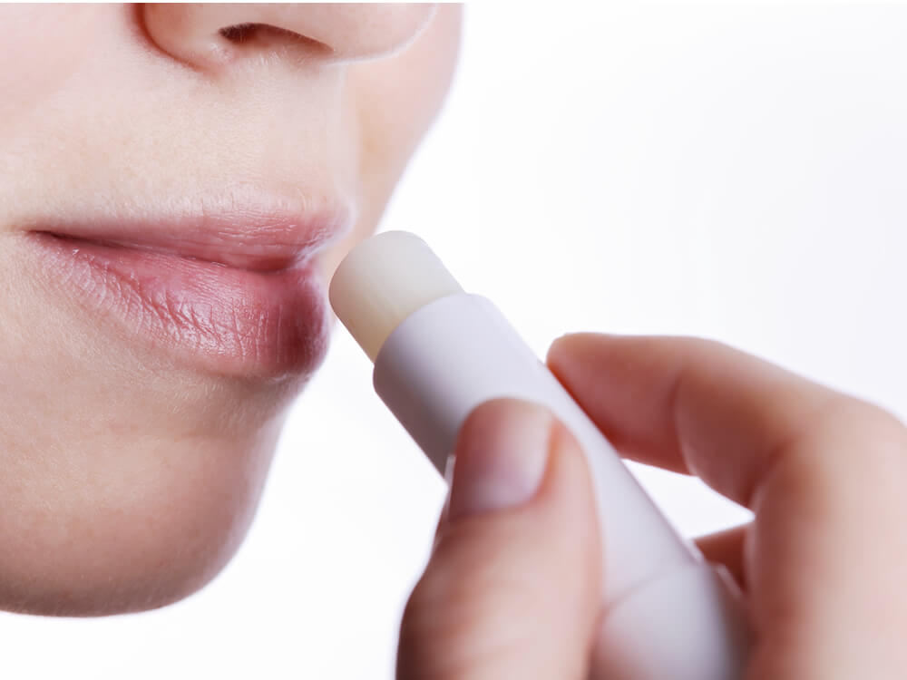 繰り返す唇の皮むけの治し方4選 永遠に剥ける原因は病気やストレス 皮膚科受診の目安とおすすめリップケア